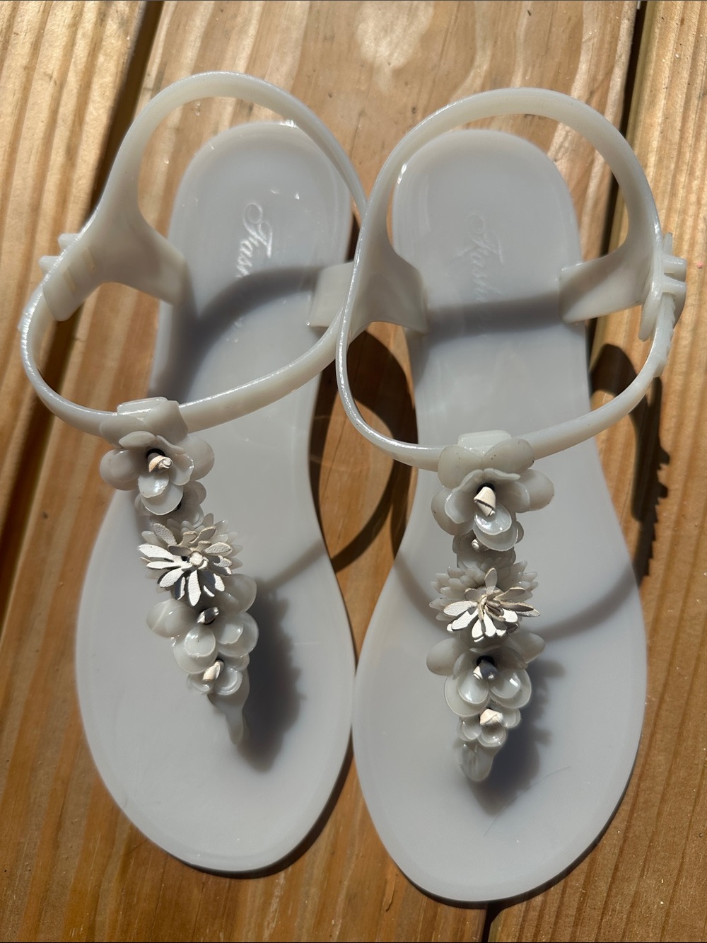 White Floral T-Strap Jelly Sandals for Women size 7